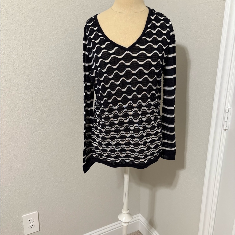 ETC Monochrome Wave Design Blouse